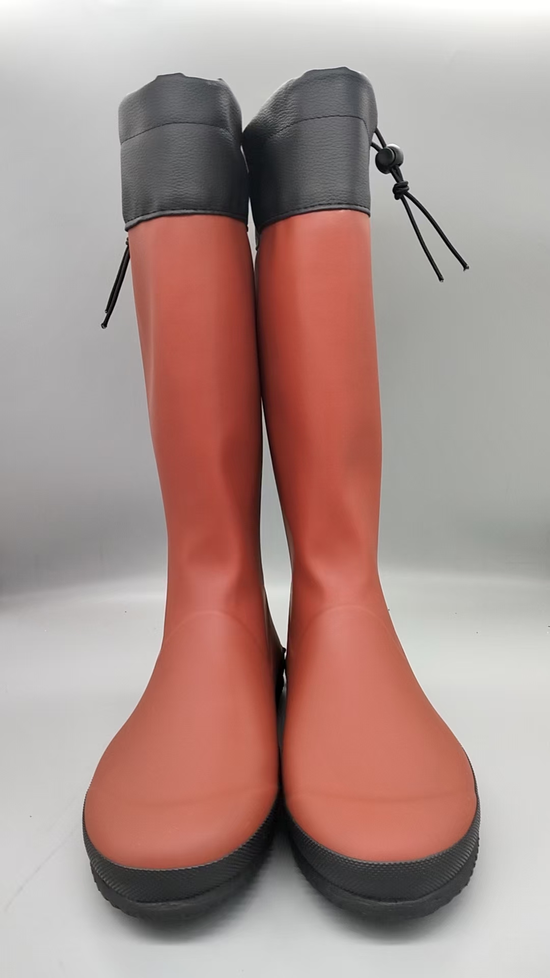 Botas de chuva estilosas de látex para mulheres